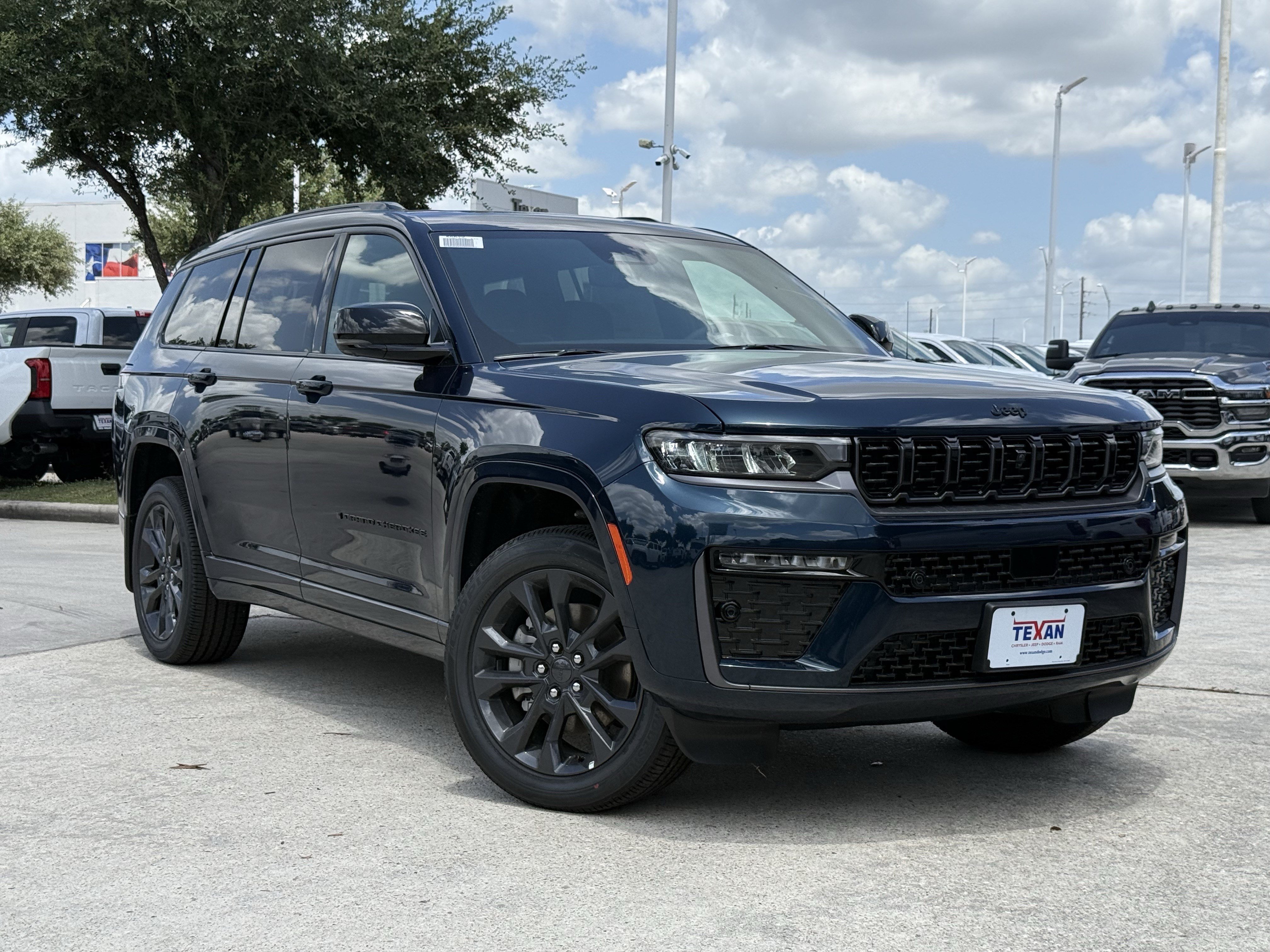 New 2026 Fathom Blue Pearl-Coat Exterior Paint Jeep Limited Reserve image 2