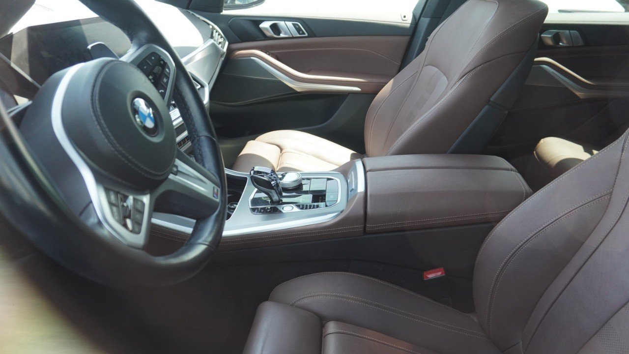 Used 2022 White BMW sDrive40i image 9