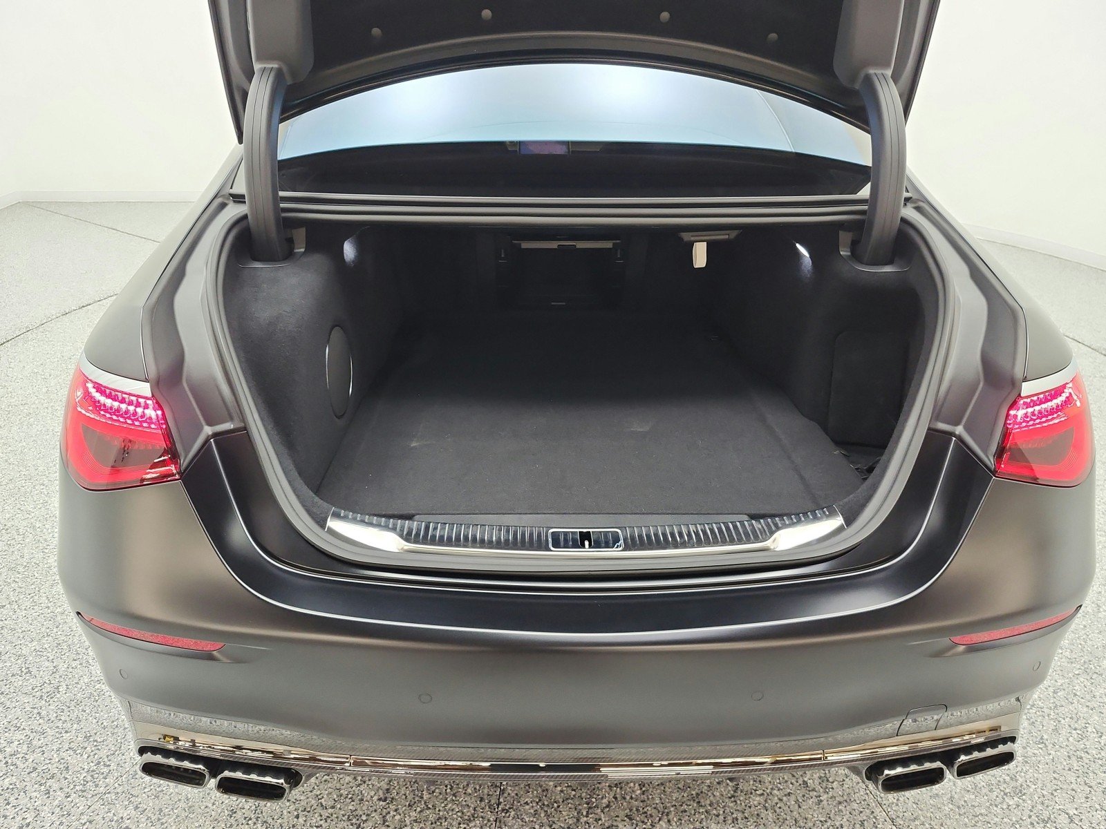 Used 2025 MANUFAKTUR Signature Night Black Magno Mercedes-Benz AMG® S 63 E 4MATIC Sedan image 22