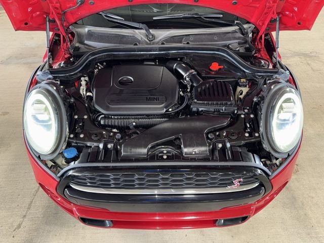 Used 2020 Chili Red MINI Signature image 32