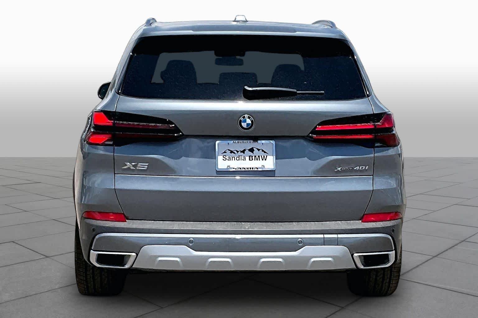 New 2026 Skyscraper Grey Metallic BMW xDrive40i image 4