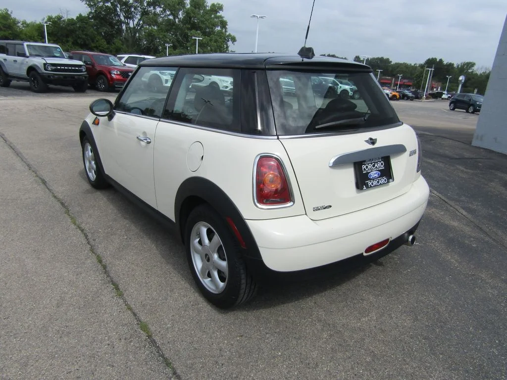 Used 2010 Pepper White MINI Base image 6