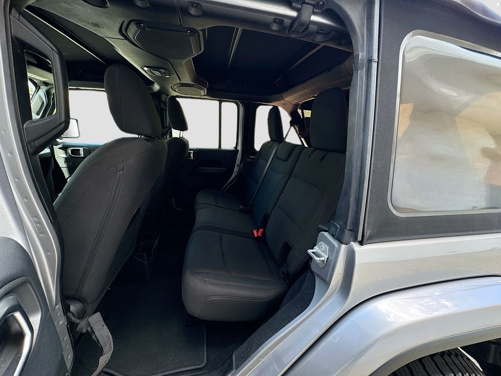 Used 2018 Silver Jeep Unlimited Sahara image 27
