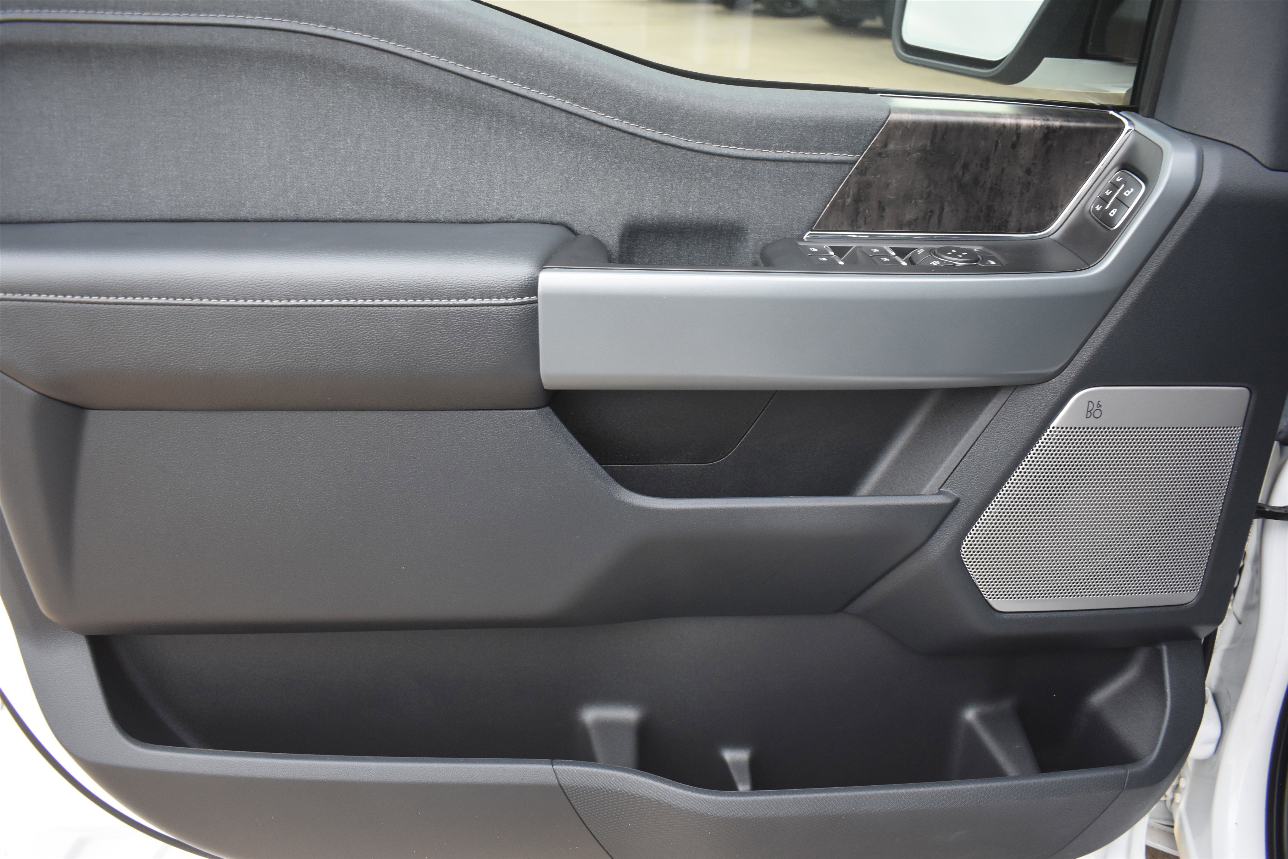 Used 2022  Ford LARIAT image 13