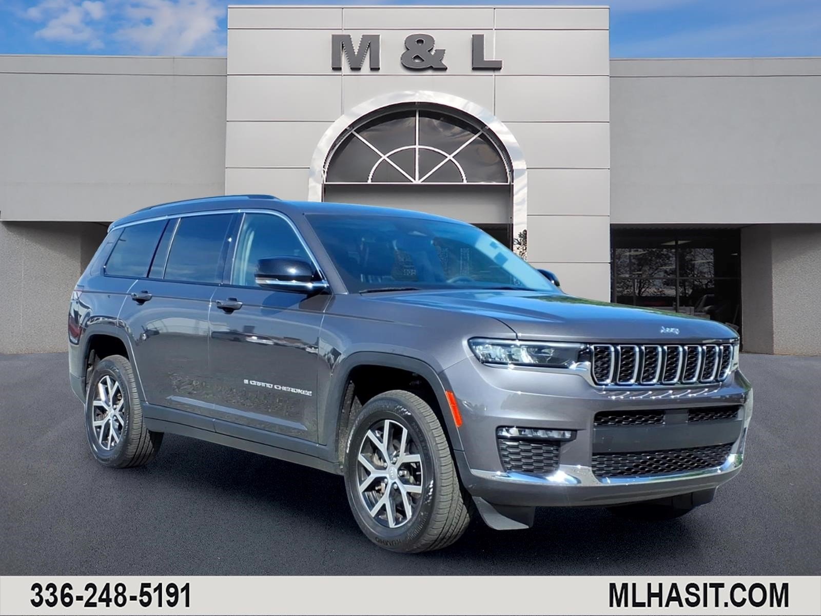 Used 2023 Gray Jeep Limited image 1