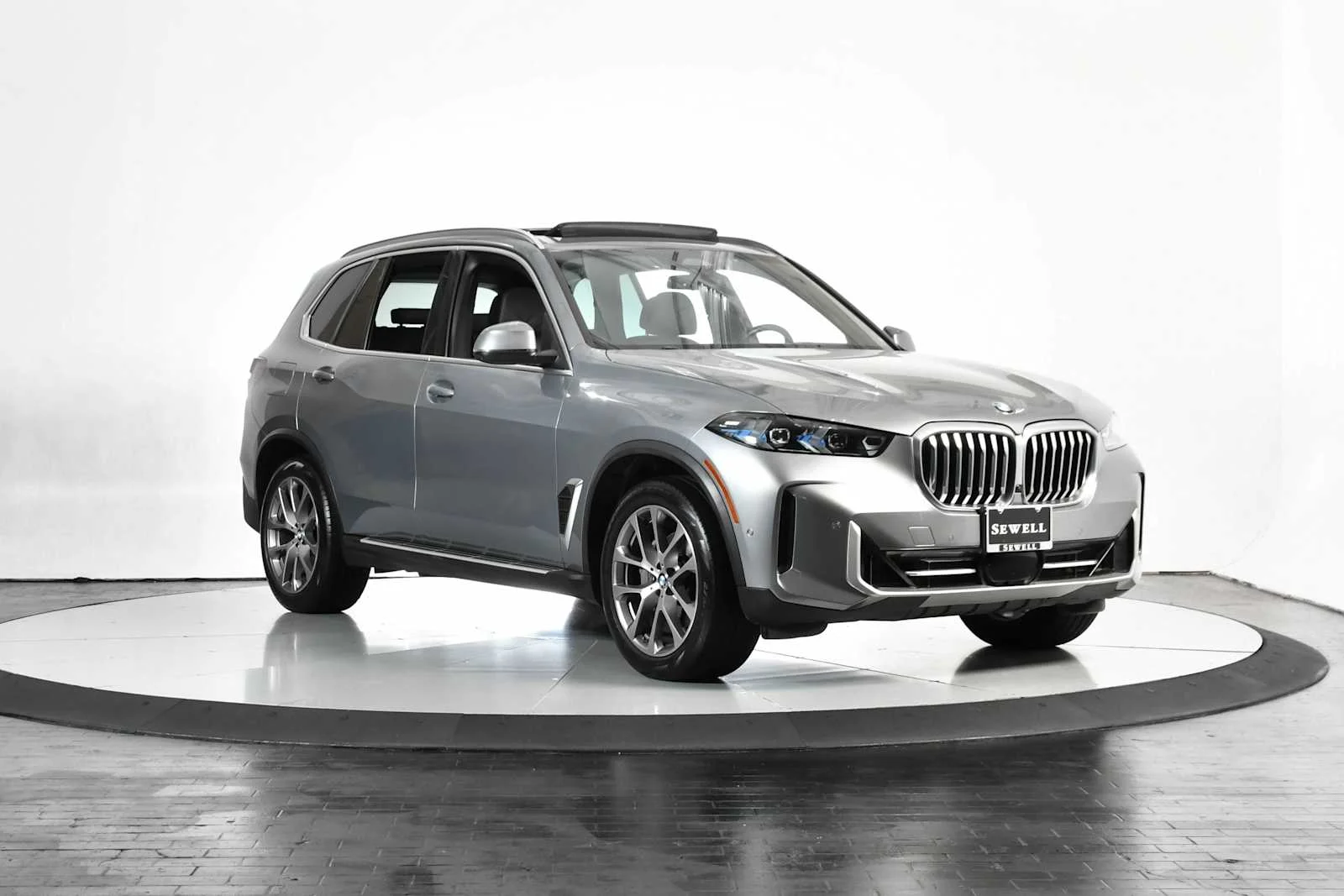 Used 2024 Skyscraper Grey Metallic BMW xDrive40i image 7
