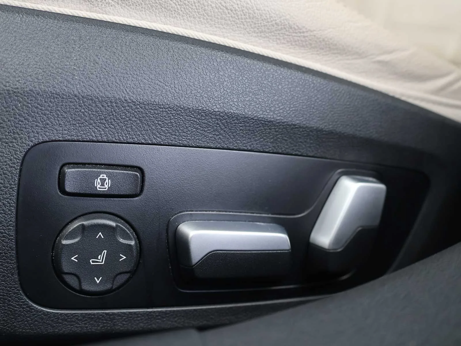 Used 2023 Skyscraper Grey Metallic BMW eDrive40 image 14