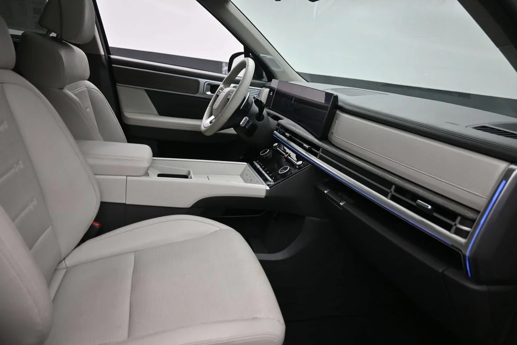 Used 2024 Black Hyundai Limited image 9