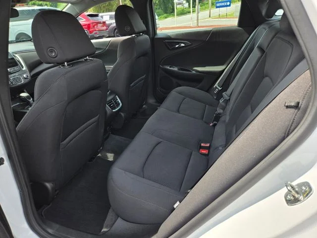 Used 2022 White Chevrolet LT image 11