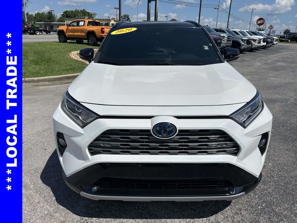 Used 2020 White Toyota XSE image 9