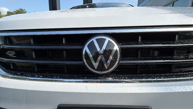 Used 2023  Volkswagen 2.0T SE R-Line Black image 12