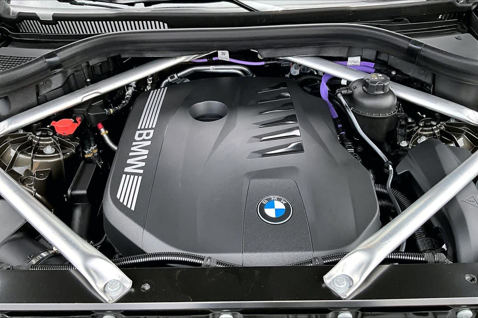 New 2026 Manhattan Green Metallic BMW xDrive40i image 16