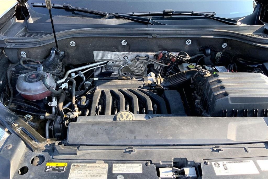 Used 2019 Deep Black Pearl Volkswagen 3.6L V6 SEL R-Line image 10