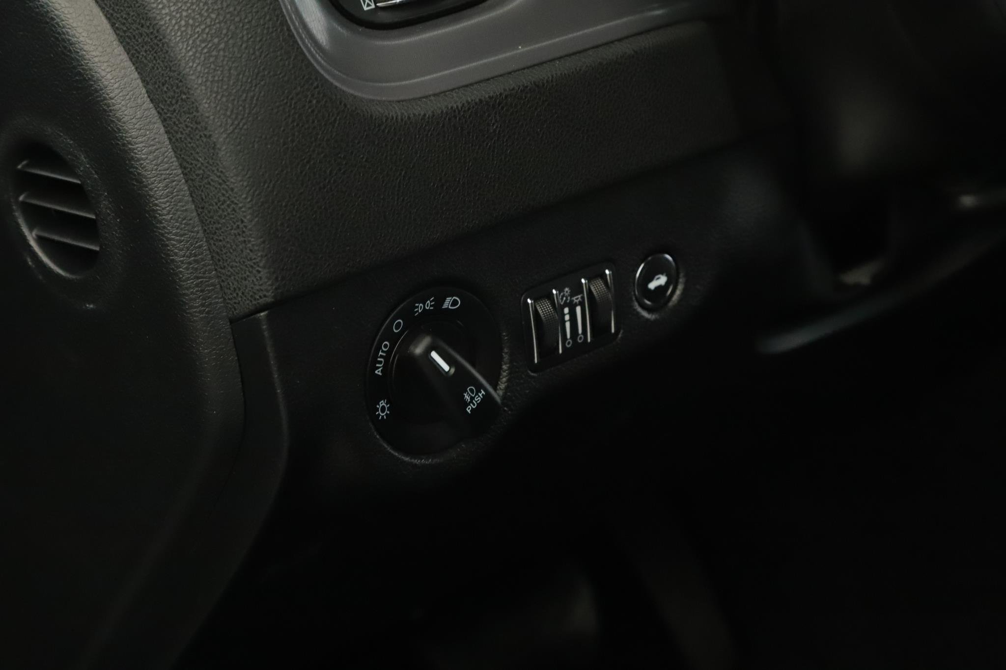 Used 2023 Pitch Black Clearcoat Dodge SXT AWD image 9