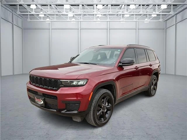 Used 2023 Red Jeep Altitude 4x4 image 1