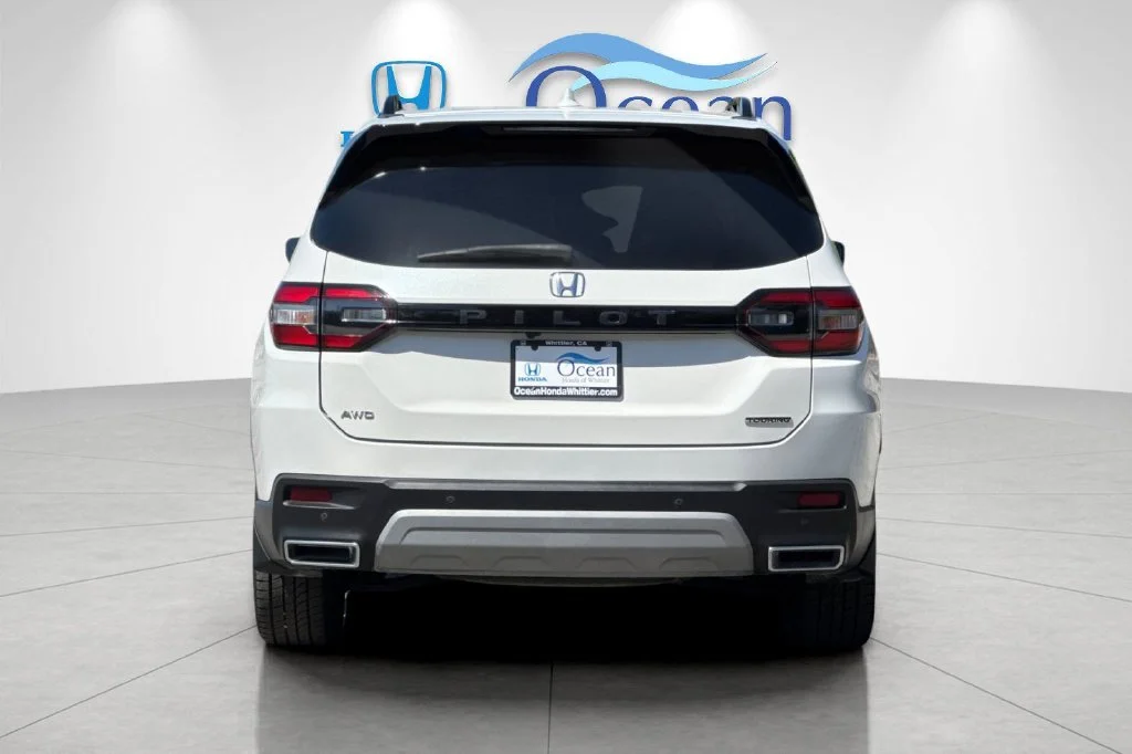 Certified Used 2025 Platinum White Pearl Honda Touring image 5