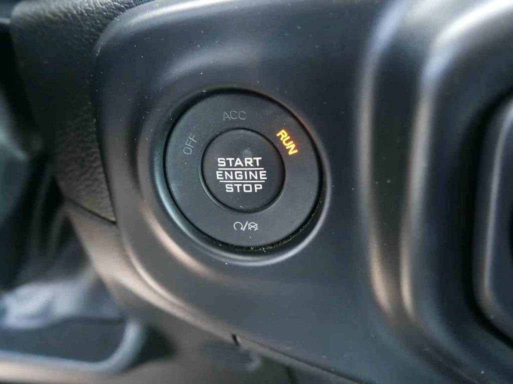 Used 2023 Green Jeep Sahara image 32