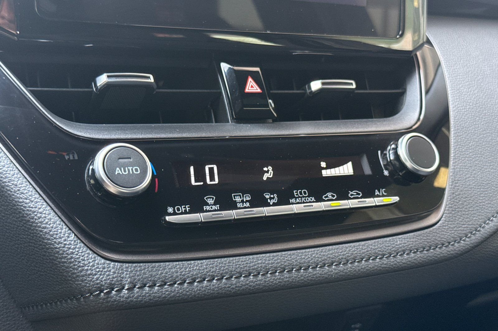 Used 2024  Toyota Premium image 19