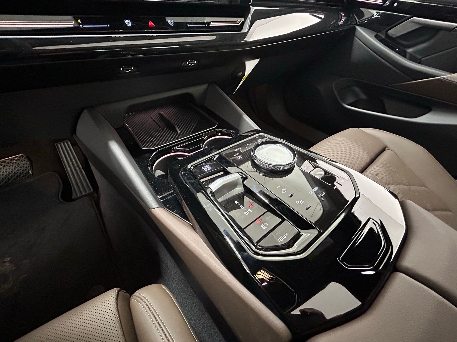 New 2026 Phytonic Blue Metallic BMW 530i xDrive image 22
