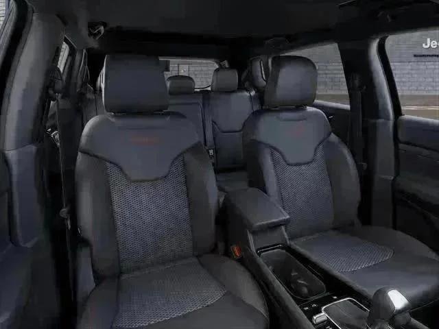 New 2026 Bright White Clear-Coat Exterior Paint Jeep Trailhawk image 63