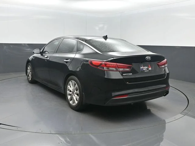 Used 2018 Black Kia S image 28