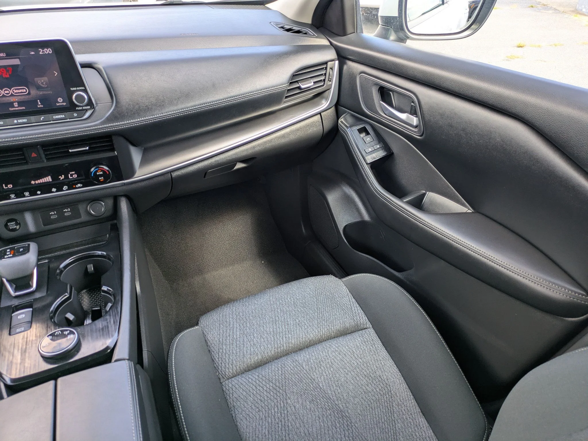 Used 2024 Everest White Pearl Nissan SV image 18