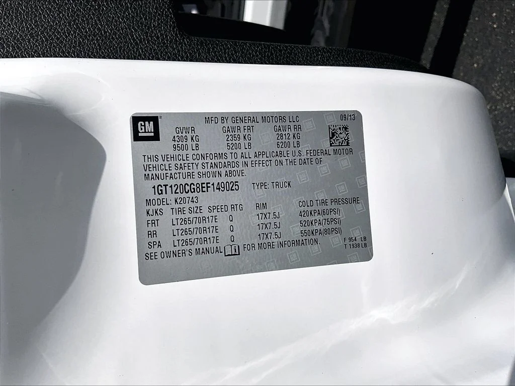 Used 2014 White GMC SLE image 33