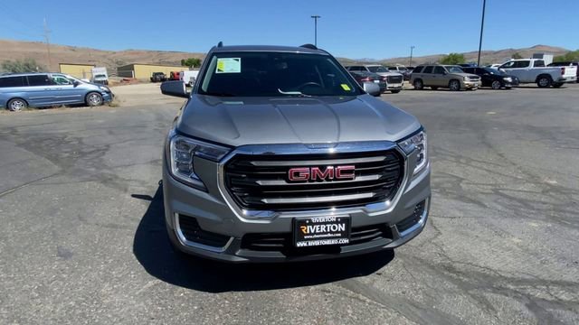 Used 2023 Sterling Metallic GMC SLE image 3