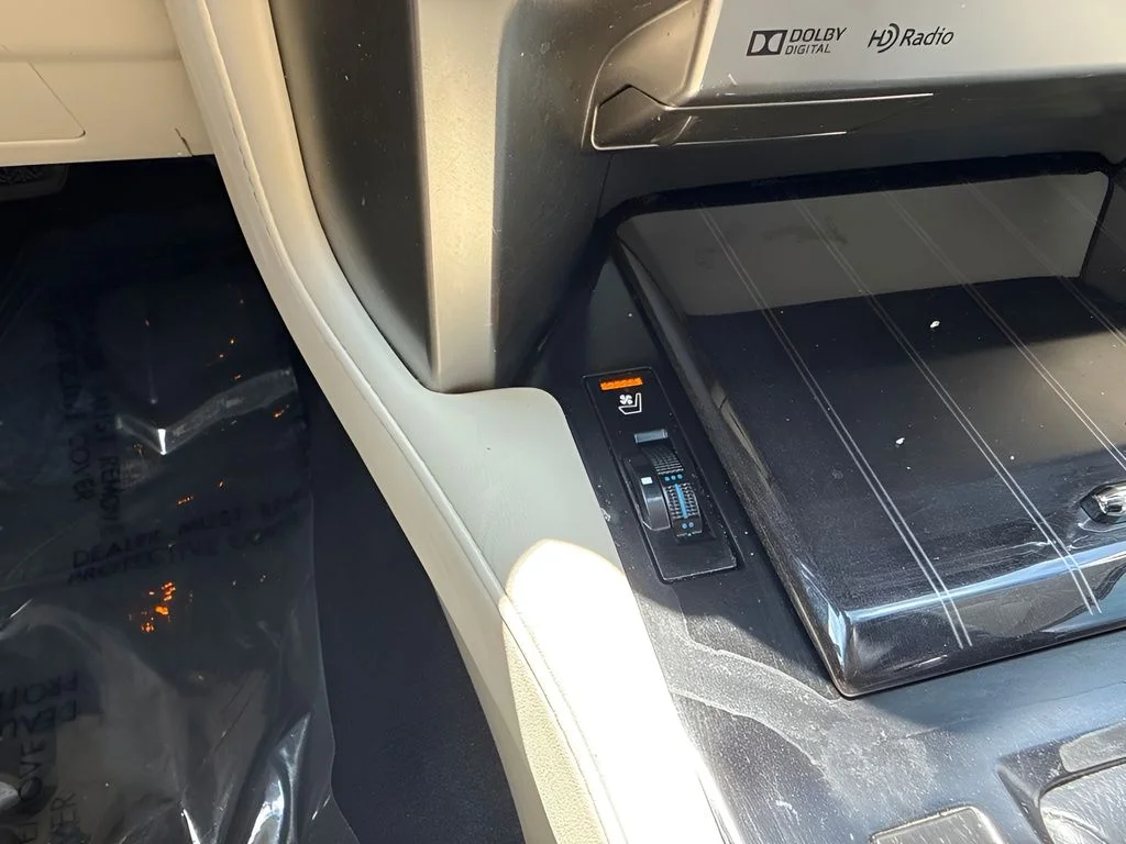 Used 2021 White Lexus 460 image 16