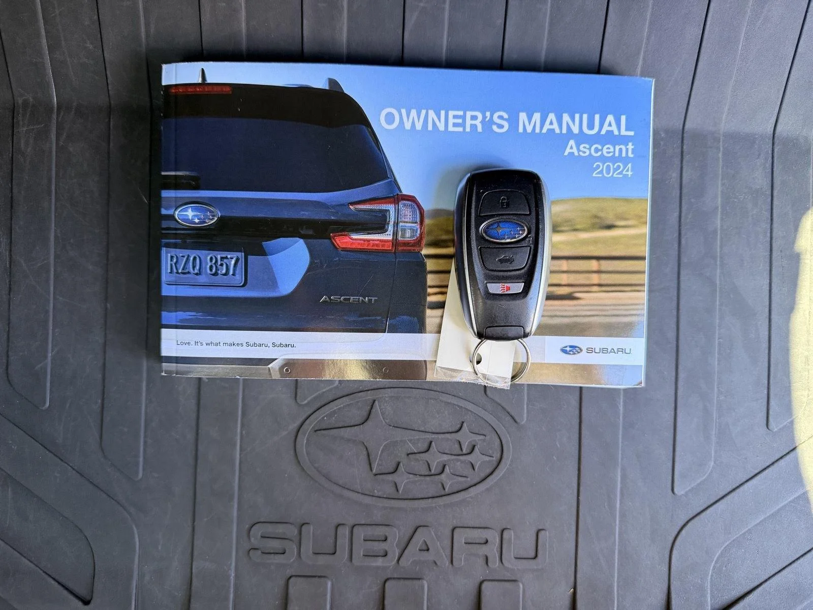 Used 2024 Crystal White Pearl Subaru Limited image 23