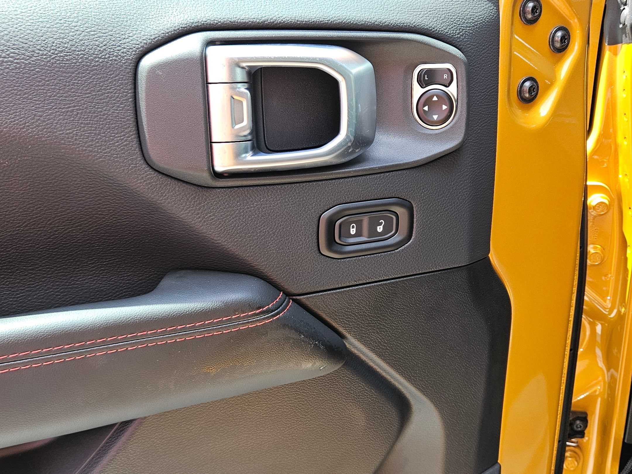 New 2026 Goldilocks Exterior Paint Jeep Rubicon X image 17