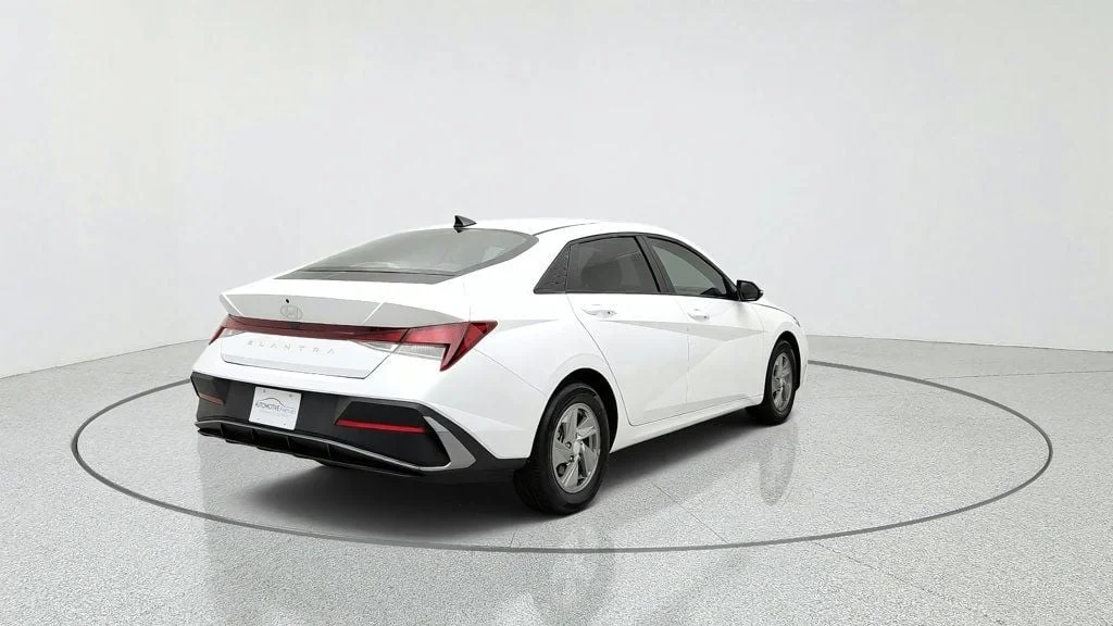 Used 2024 Serenity White Hyundai SE IVT image 5