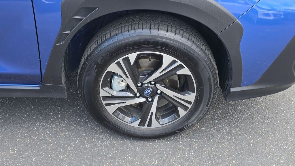 Used 2025 Daybreak Blue Pearl Subaru Premium image 9