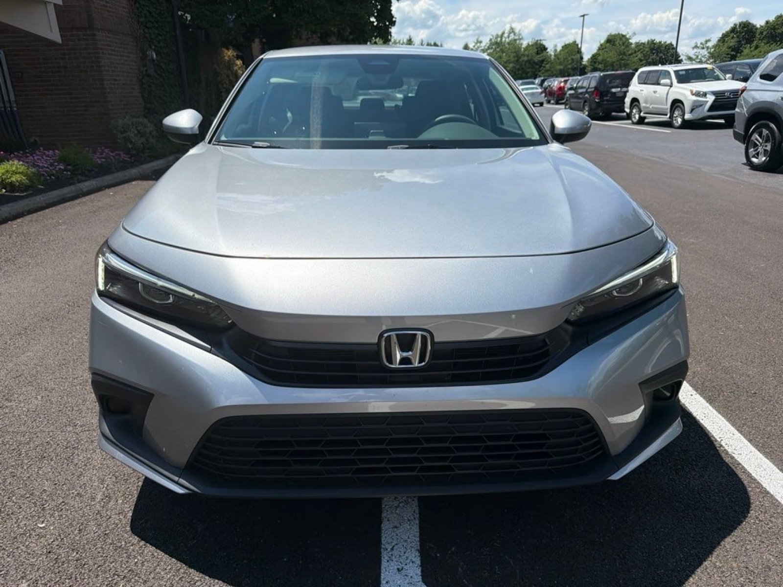 Certified Used 2023 Lunar Silver Metallic Honda LX image 4