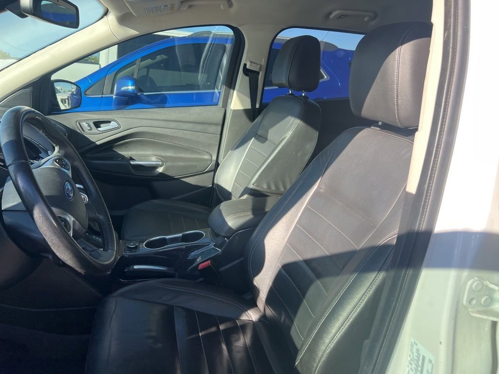Used 2014  Ford Titanium image 23