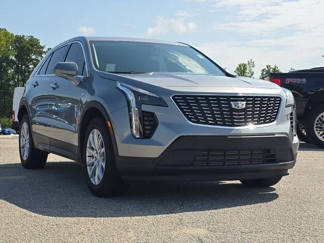 Used 2023 Silver Cadillac Luxury image 7