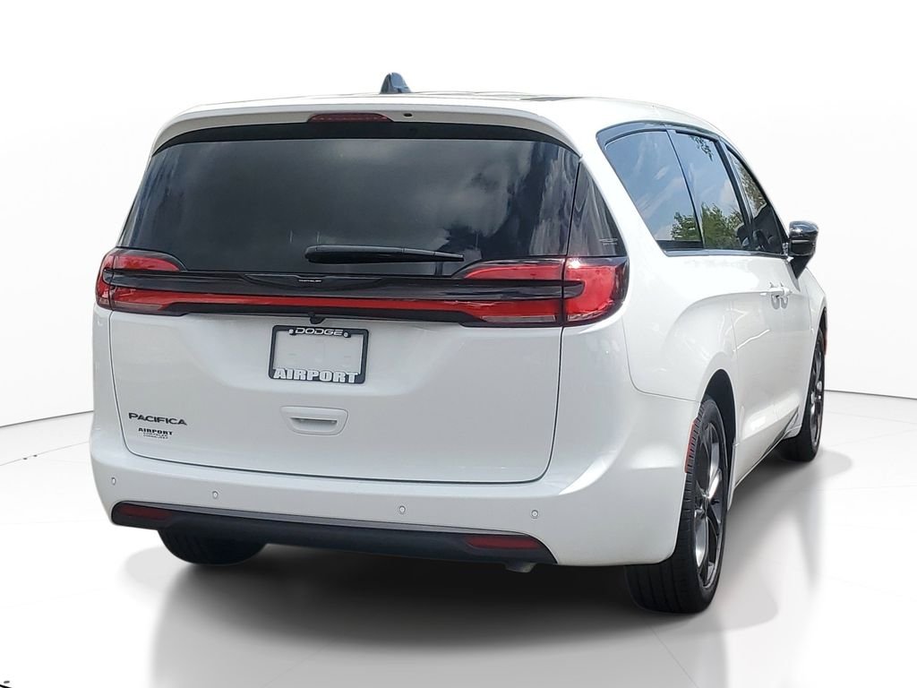 New 2026 Bright White Clear-Coat Exterior Paint Chrysler Select image 3