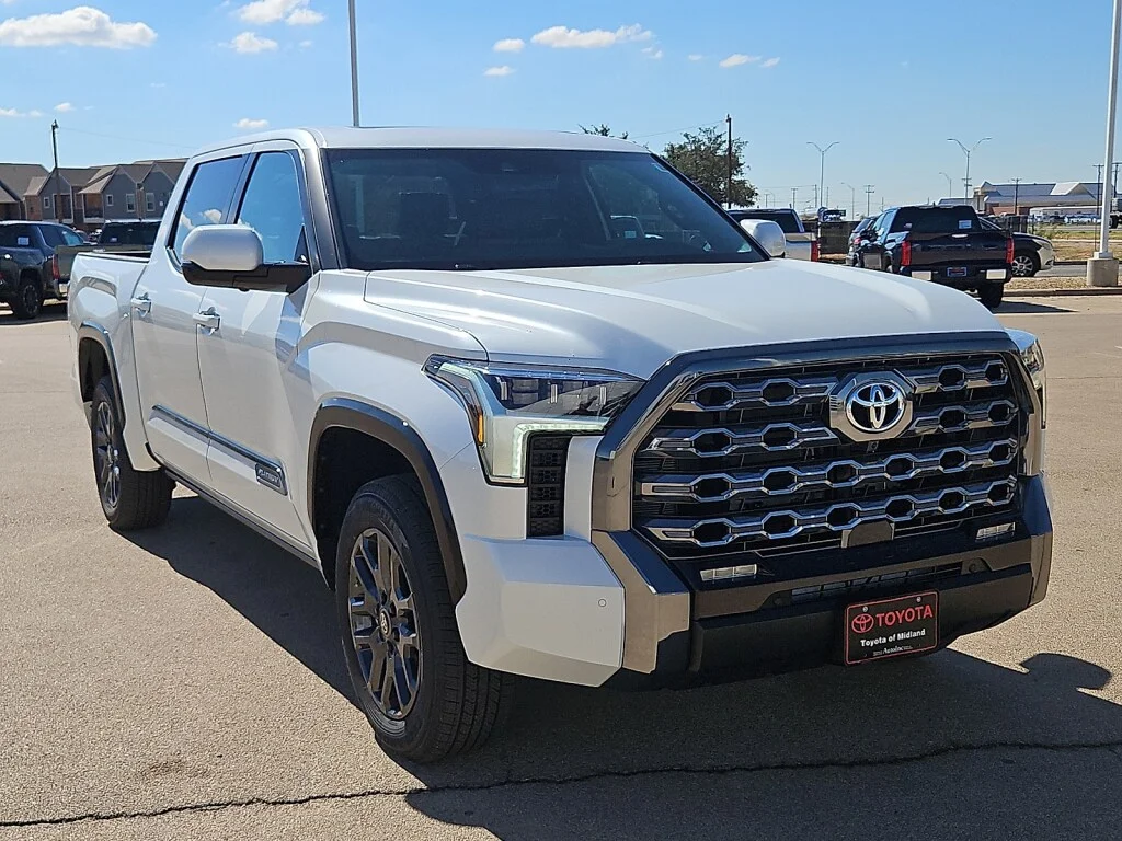New 2026 Wind Chill Pearl Toyota Platinum image 4