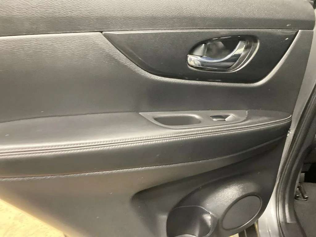2017 Nissan Rogue SV - Photo 14