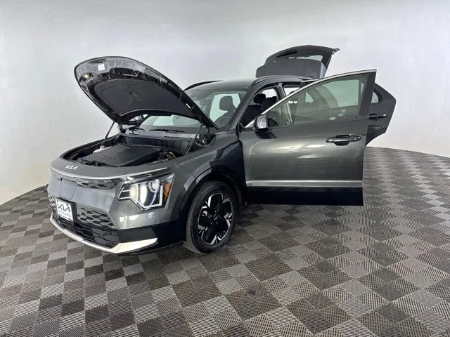 Used 2023 Gray Kia Wind image 12