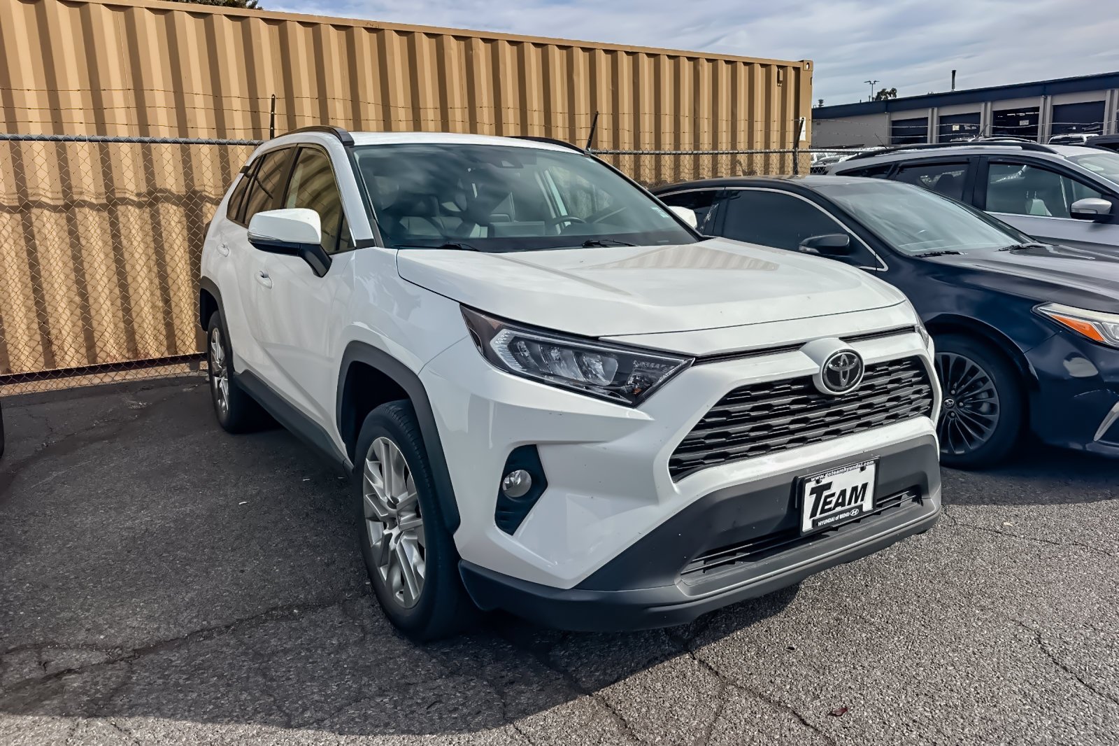 Used 2020 White Toyota XLE Premium image 2