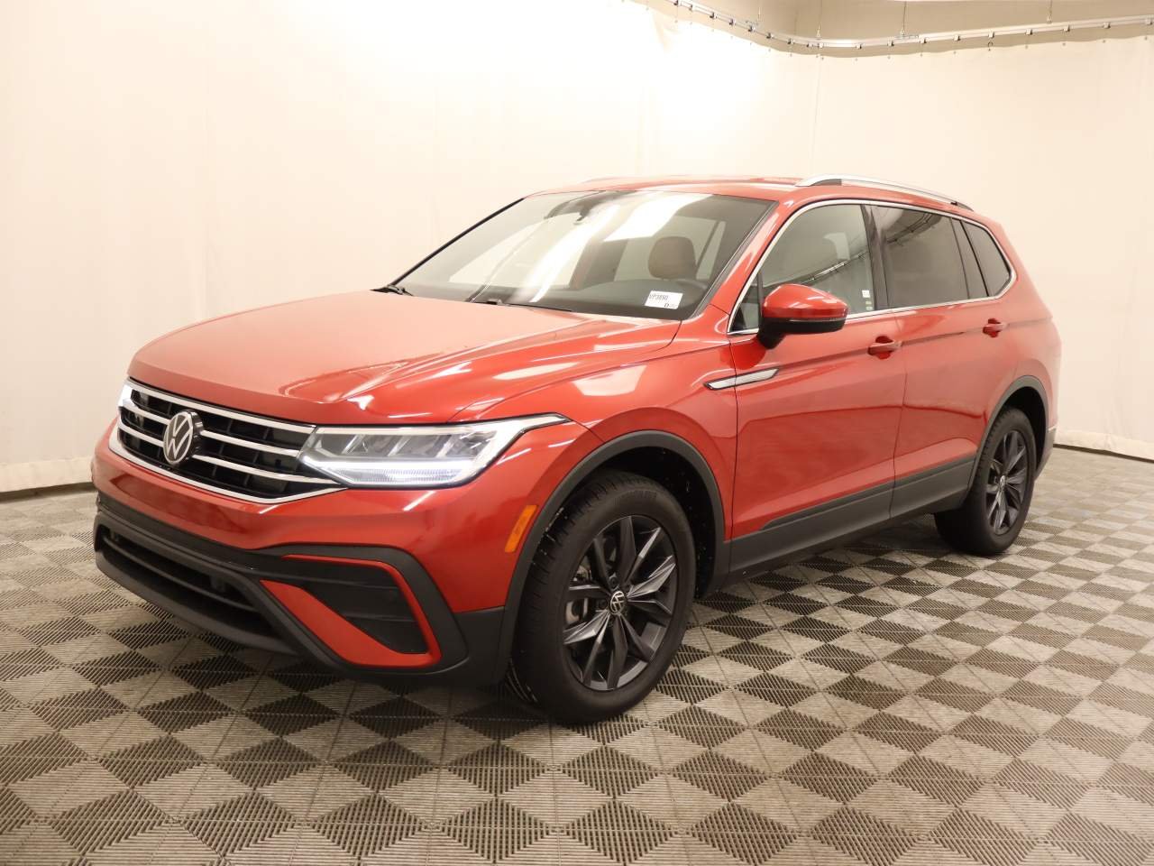 Used 2022 Kings Red Metallic Volkswagen SE image 1