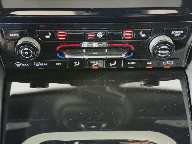New 2027 High-Gloss Black Paint Jeep Laredo X image 16