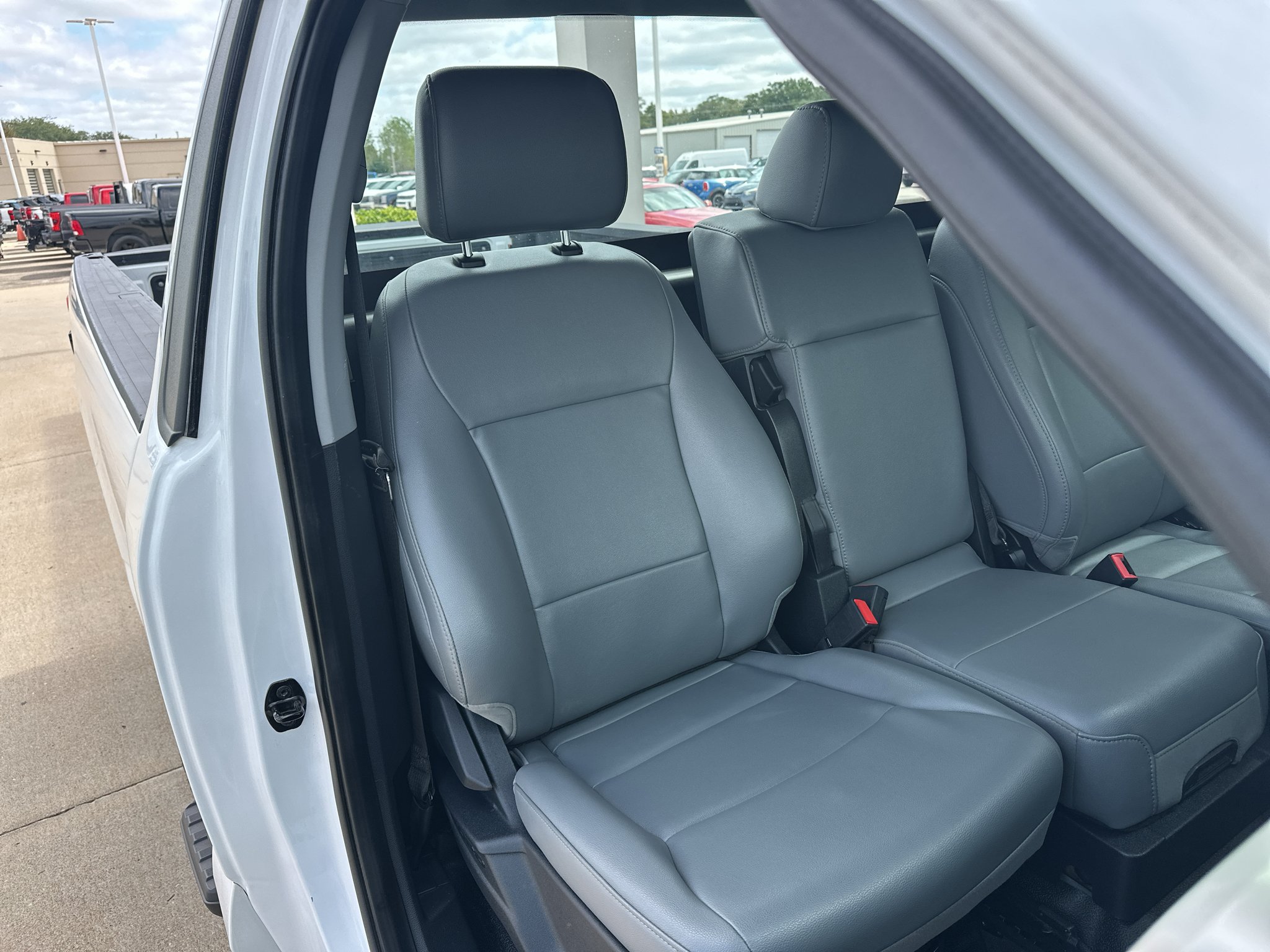 Used 2023 Oxford White Ford XL image 32