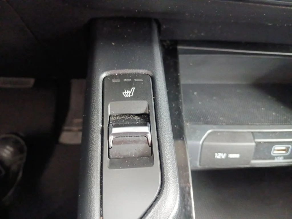 Used 2021 Silver Kia S image 25