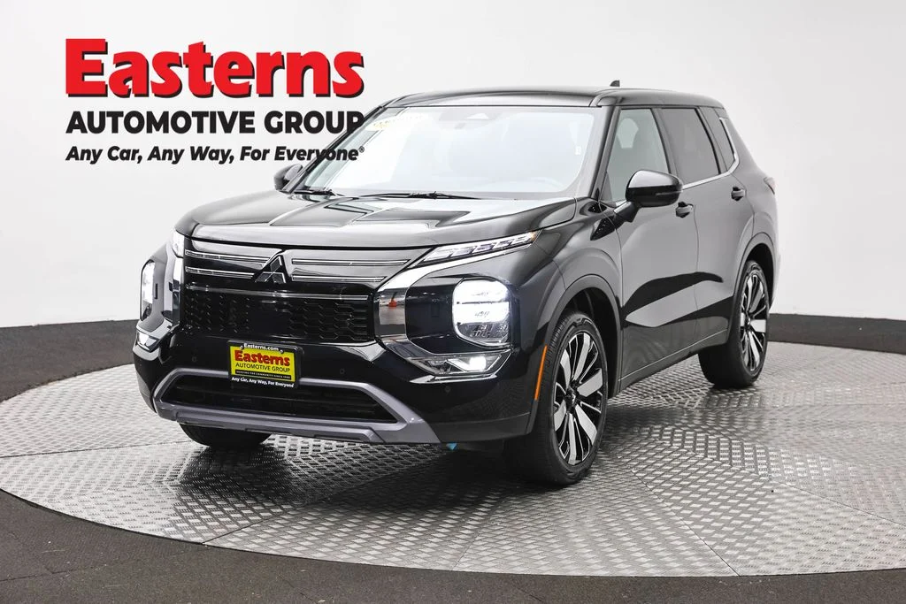 Used 2025 Black Mitsubishi SE image 1