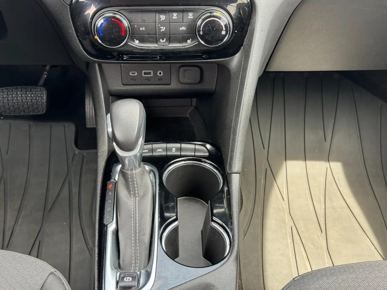 Used 2023 Summit White Buick Preferred image 16