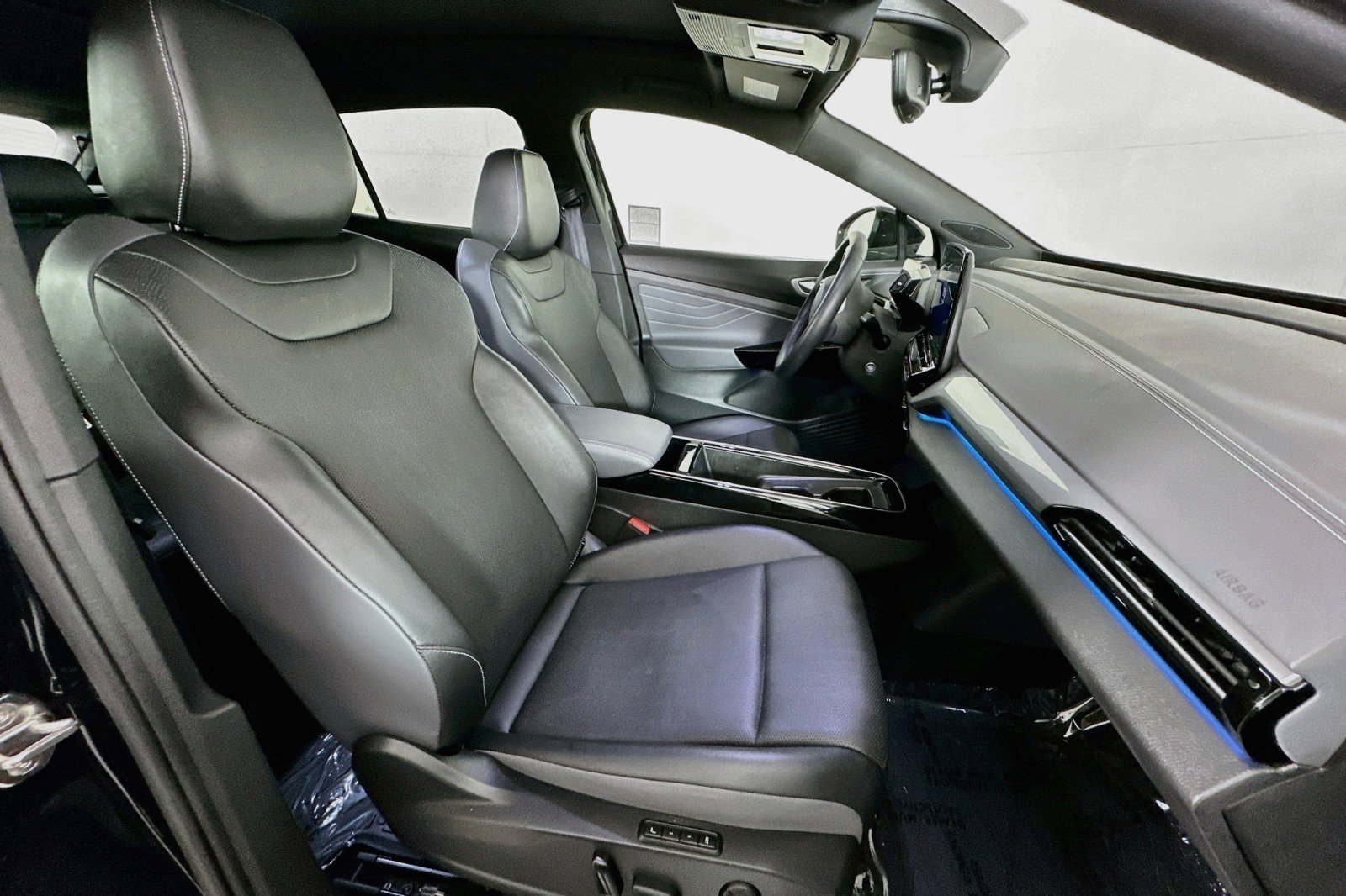 Used 2023 Deep Black Pearl Volkswagen Pro image 8