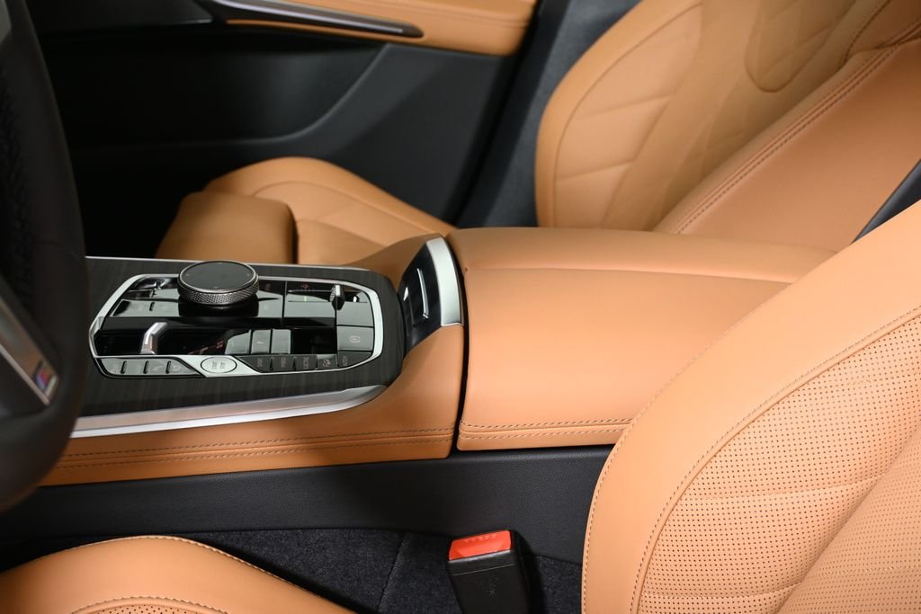 New 2026 Carbon Black Metallic BMW xDrive50e image 25