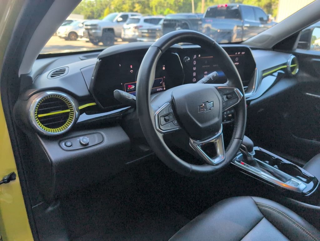 Used 2025 Yellow Chevrolet ACTIV image 33